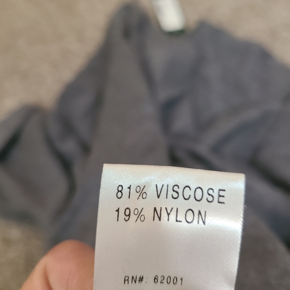 NWT Dstrct & Row Stitch Fix Gray V Neck Sweater - Picture 3 of 3